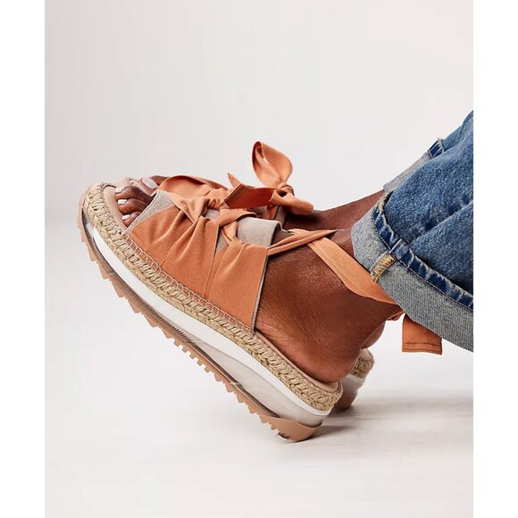 Free People! Chapmin Sport Sandals in Pancake NIB! - Picture 3 of 16